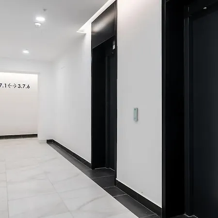 Orange Luxury King Bed Apartment, Bussiness, Leisure In One Cotroceni * Bucharest