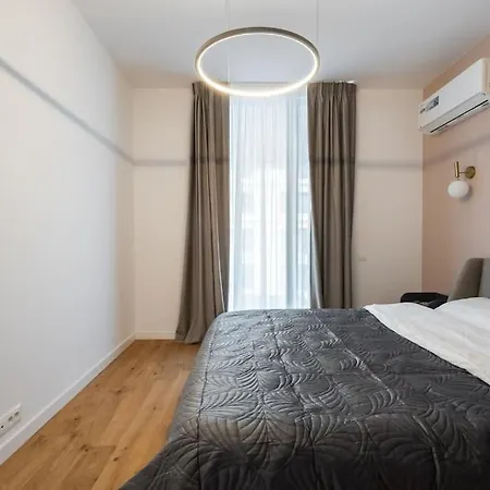 Orange Luxury King Bed Apartment, Bussiness, Leisure In One Cotroceni Bucharest