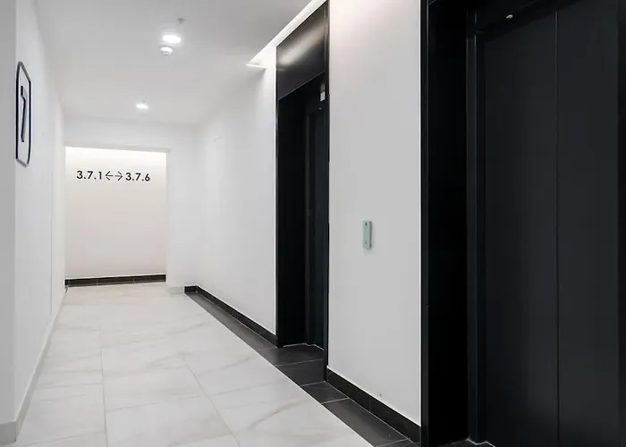 Orange Luxury King Bed Apartment, Bussiness, Leisure In One Cotroceni * Bucharest