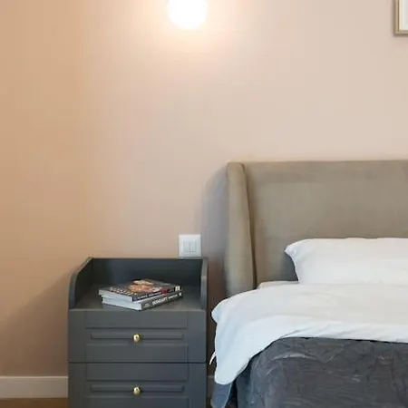 Orange Luxury King Bed Apartment, Bussiness, Leisure In One Cotroceni Apartment Bukarest